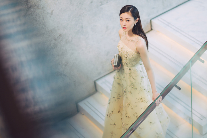 宋轶一袭黄裙惊艳亮相红毯 气质优雅显仙女本色