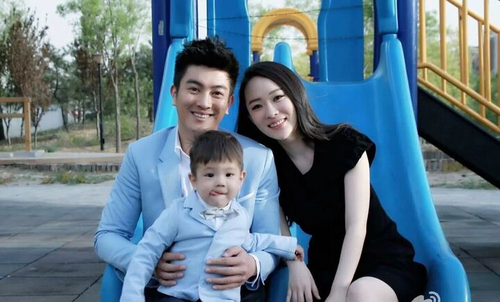 (演员杜江就是属牛男代表,比妻子霍思燕小5岁,却把妻子宠成小女孩)