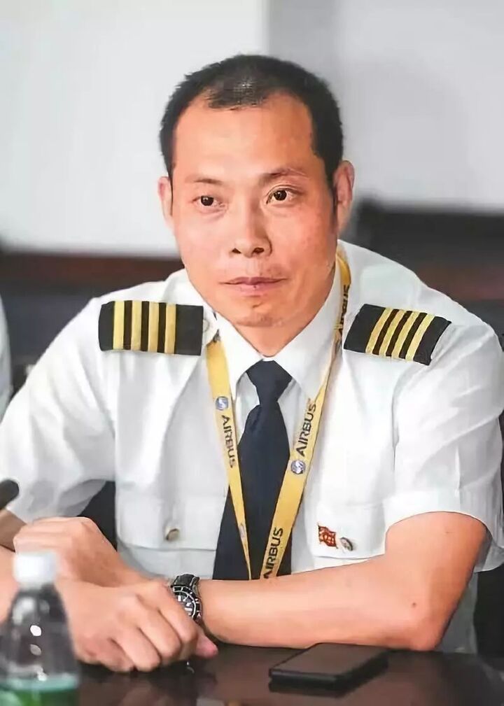 川航英雄机长故事将拍电影,立项名为《中国机长》