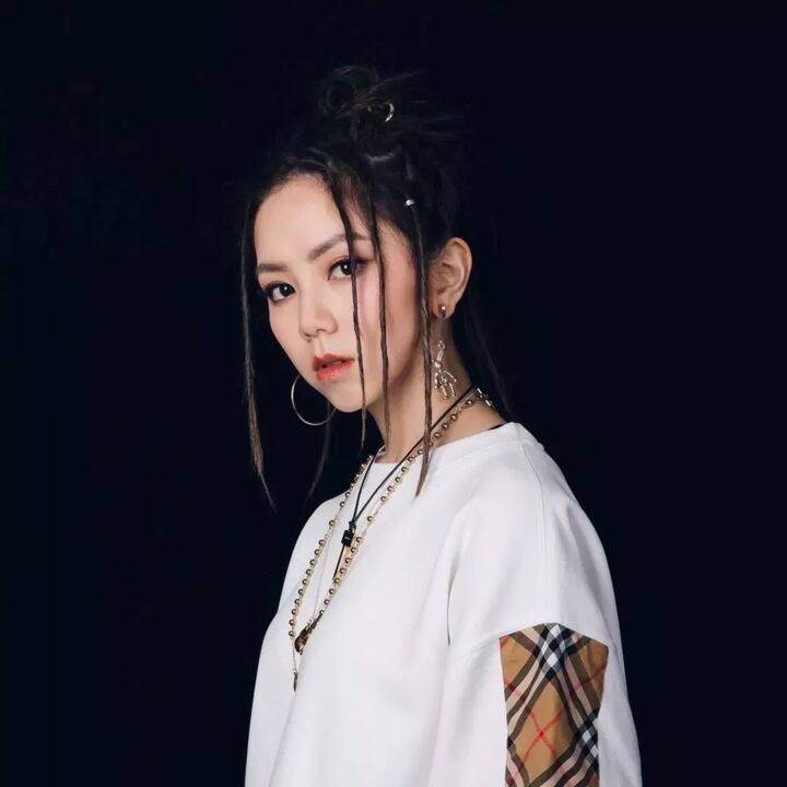 脱掉皮裤改穿比基尼,瘦下来的邓紫棋太任性了!(17)时尚
