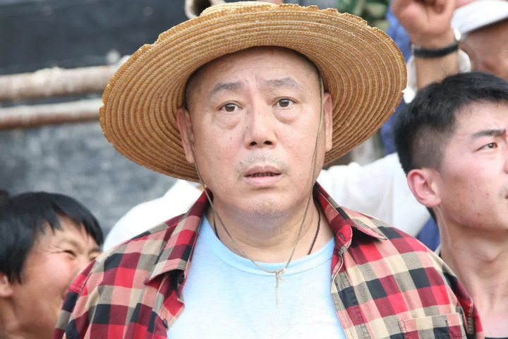 钉子户胡二哥(李成儒饰)