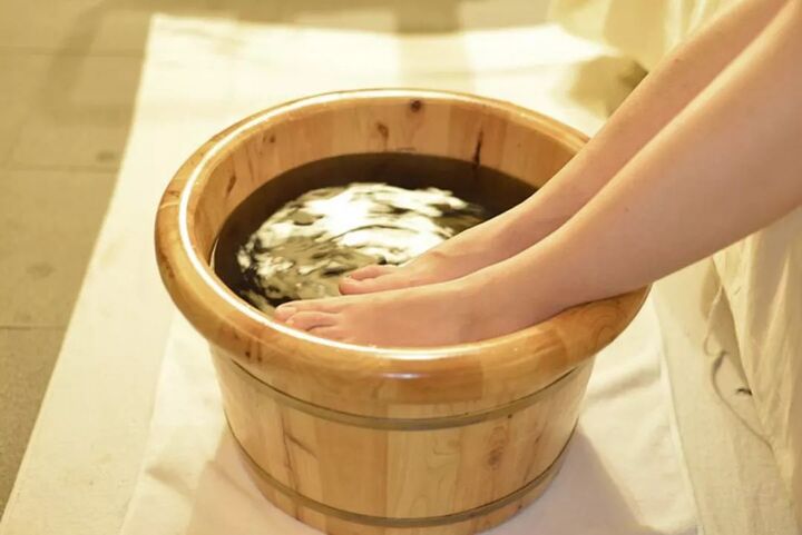 秋冬用它泡脚,脚不臭,腰更细,手脚不凉,连睡眠也好了