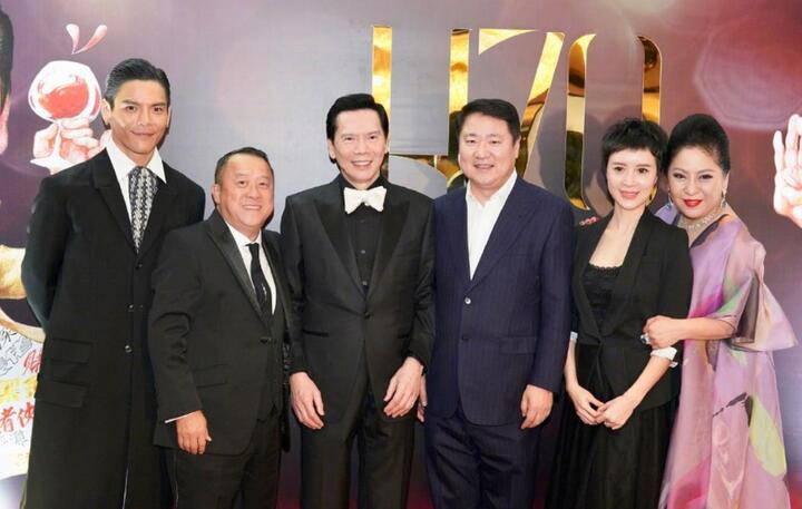 向华强生日会现场照片曝光 看看你认识那几位明星