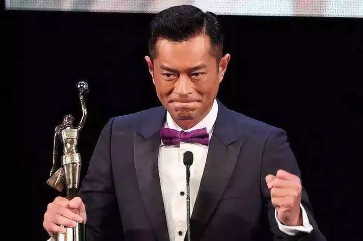 古天乐荣获"我最喜爱男歌手"奖项,史上第一人称霸"歌影视"!