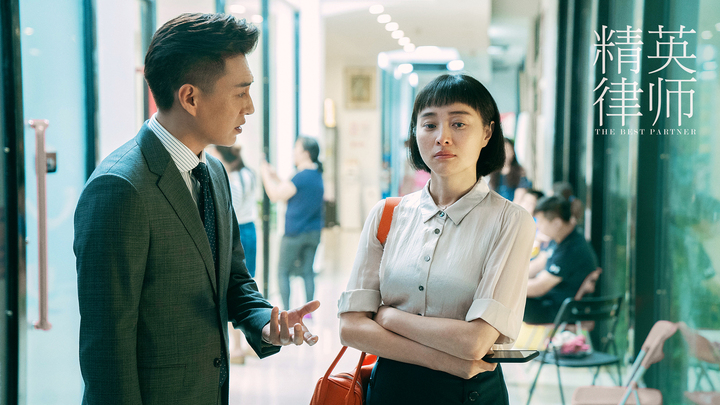 靳东主演《精英律师》剧照来袭,明楼明镜汪曼春再度同