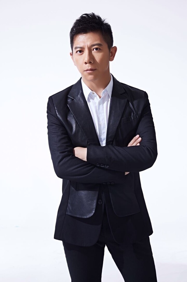 专辑《还有一个他(她)》,由歌手周奇奇,胡海泉演唱,于2007年02月14日
