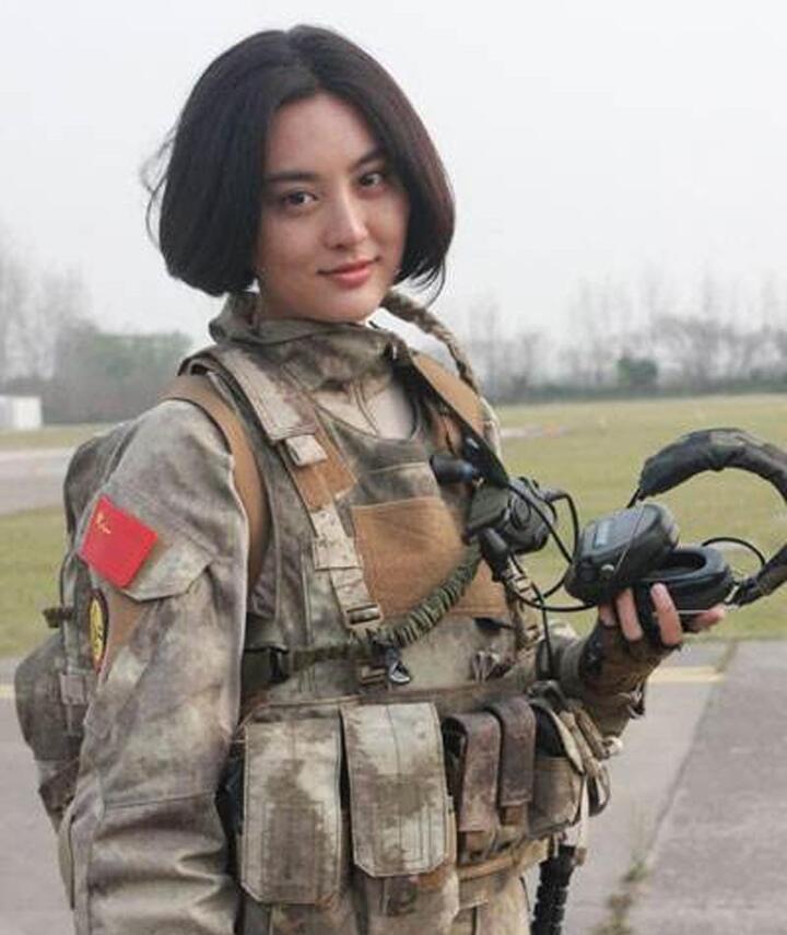 相信大家对她印象最深的角色,就是在《我是特种兵之火凤凰》演的唐