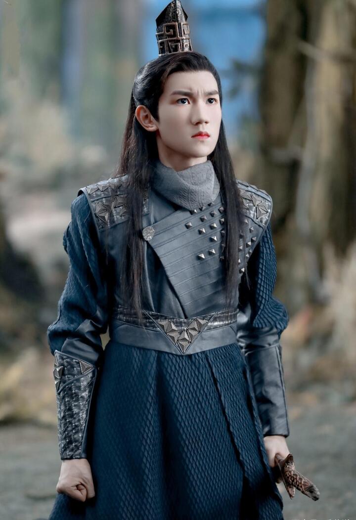 《北灵少年志之大主宰》开播,王源演技受好评,欧阳娜娜台词被嘲