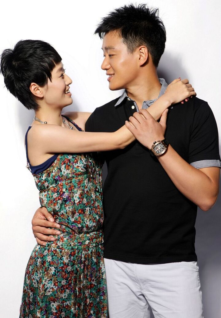 马伊琍文章官宣离婚后,又一对夫妻自曝离婚,还曾在春晚上秀恩爱
