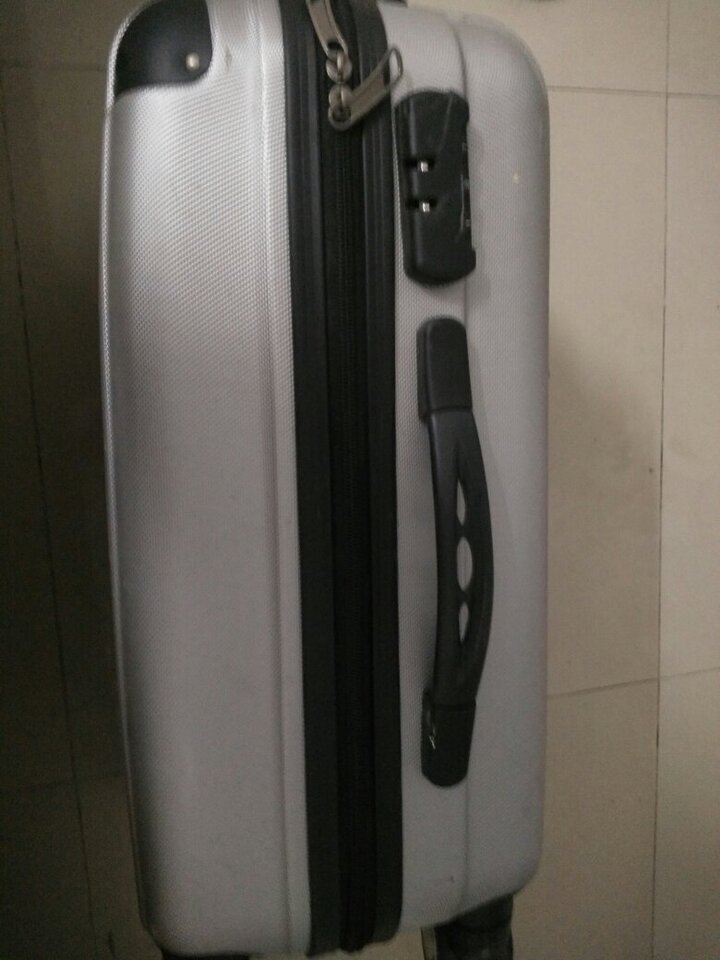 这个行李箱可以带上飞机不?