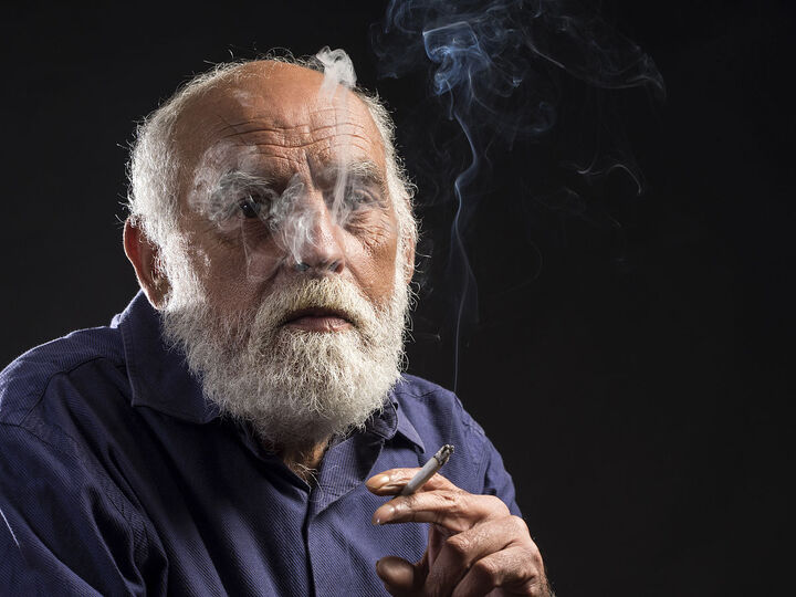 不抽烟不喝酒的男人