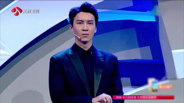 该节目由李响, 主持,江苏卫视主持人张纯烨以及著名魔术师邓男子担