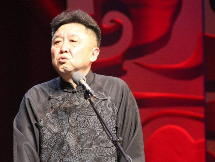 德云社于谦手滑成欢乐源泉?烧饼成砸挂第一人,众多弟子排队砸挂
