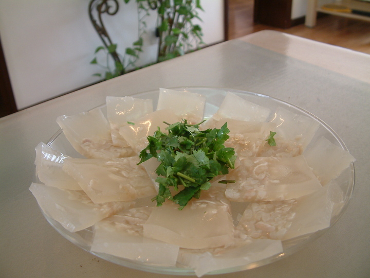 我给取名"张氏皮冻",婆婆做的酱牛肉也是一绝,今后陆续会有"张氏"系列