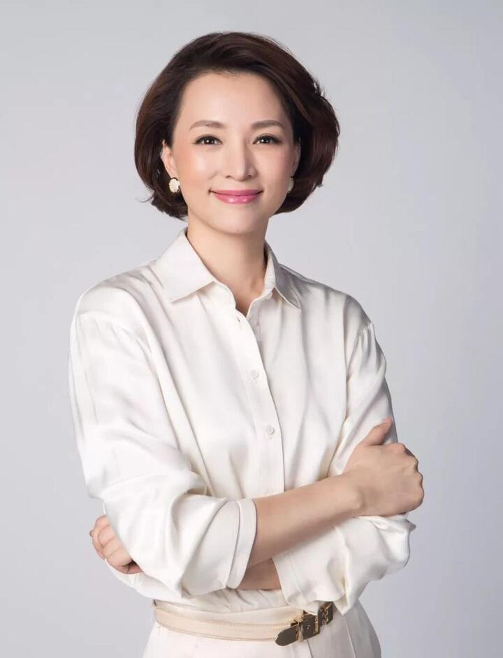 董卿缺席2019春晚,倪萍经纪人炮轰央视:台上哪个主持