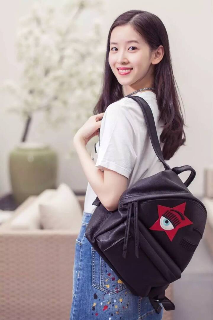 跨界潮品正式开卖 章泽天完美演绎jd (x)联名款服饰