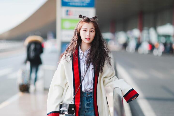 鬼马少女虞书欣 哪吒泰迪卷点亮机场