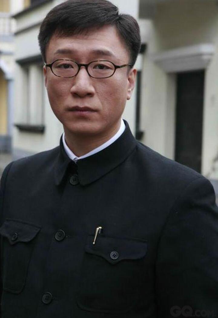 在《潜伏》中吴站长为什么天然地信任余则成,对李涯很多行动都不予插