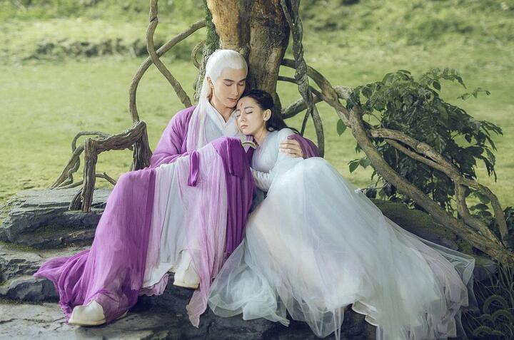 《三生三世枕上书》高伟光迪丽热巴树下热吻 甜到发紫
