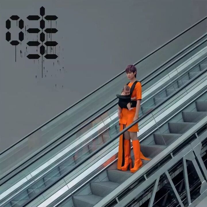 李宇春新mv《哇》里造型太抢眼!
