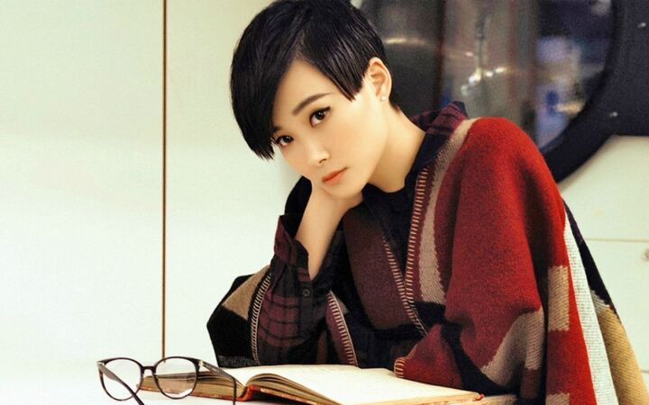 13年前她说李宇春"走不远",13年后自己遭抵制过气,网友:打脸