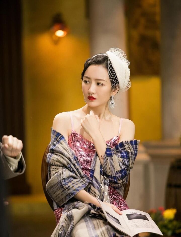 当红女星纷纷爱上民国装,郑爽活泼秦岚温婉,而她比王鸥更风情!