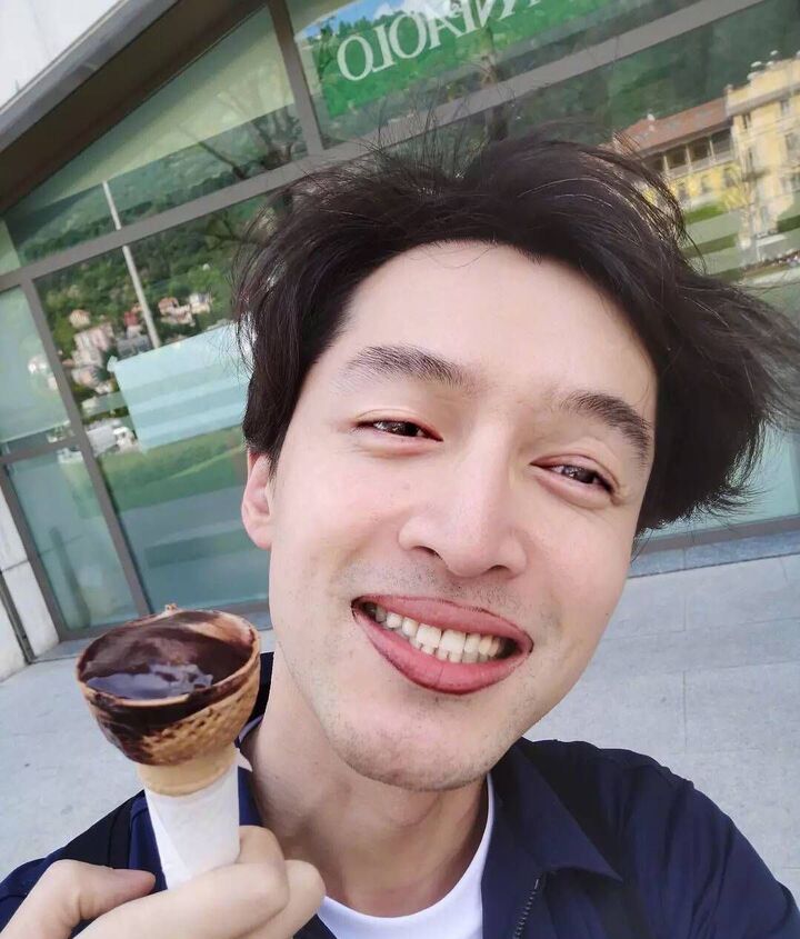 喜欢发丑照的男明星:林更新白举纲难区分,胡歌"丑"出新境界