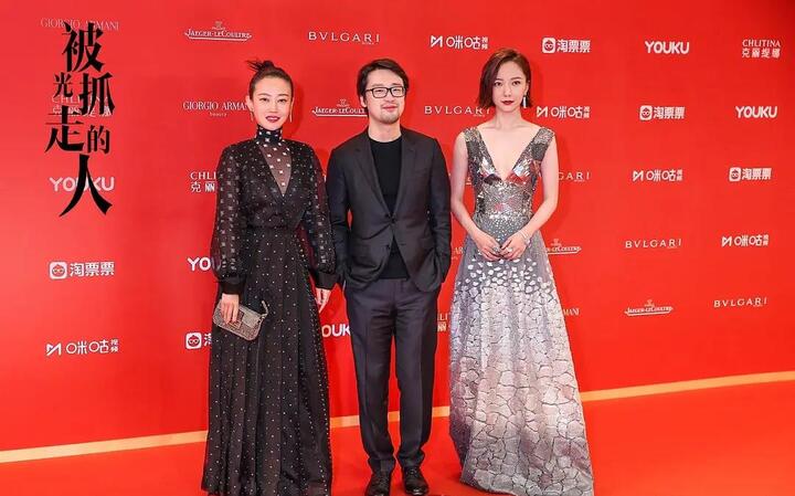 黄渤新作《被光抓走的人》定档元旦,黄渤澄清:这次真的不是喜剧
