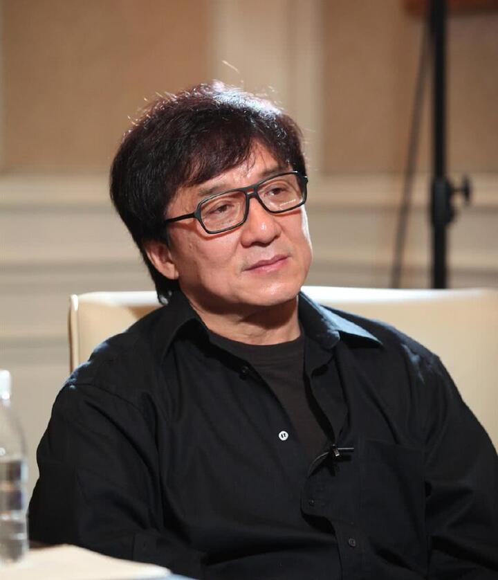 美国人曾问成龙:香港是在日本的哪个岛上?