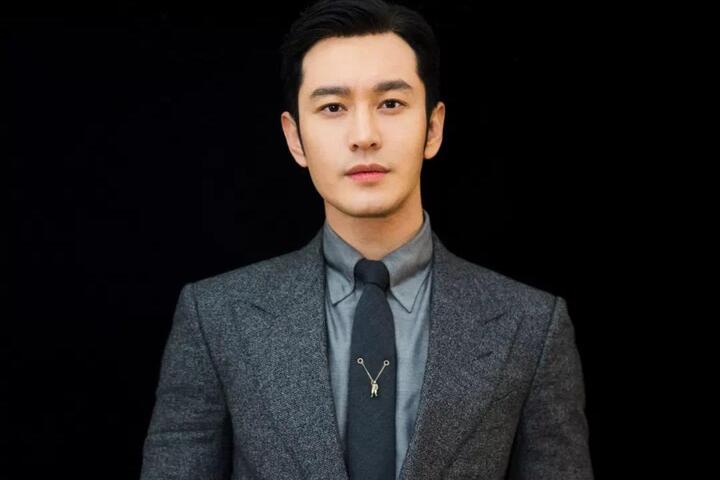 黄晓明乘机突遇机舱冒烟,做出的反应被赞称:一看就是干大事的人