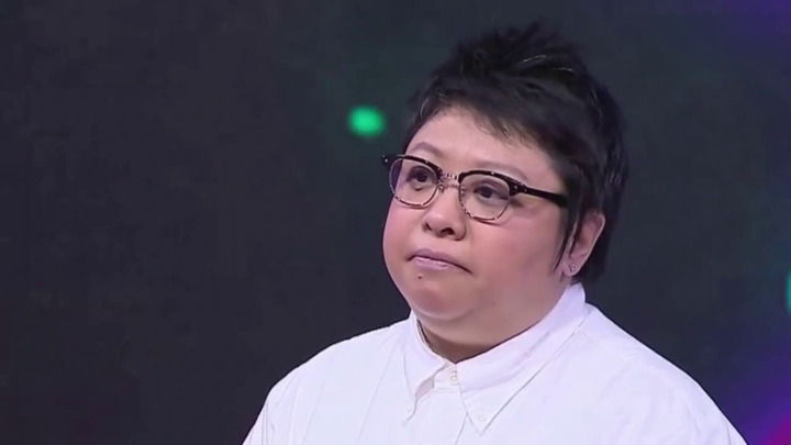 韩红一直没结婚,但是儿子已经18岁了,而且还长这样