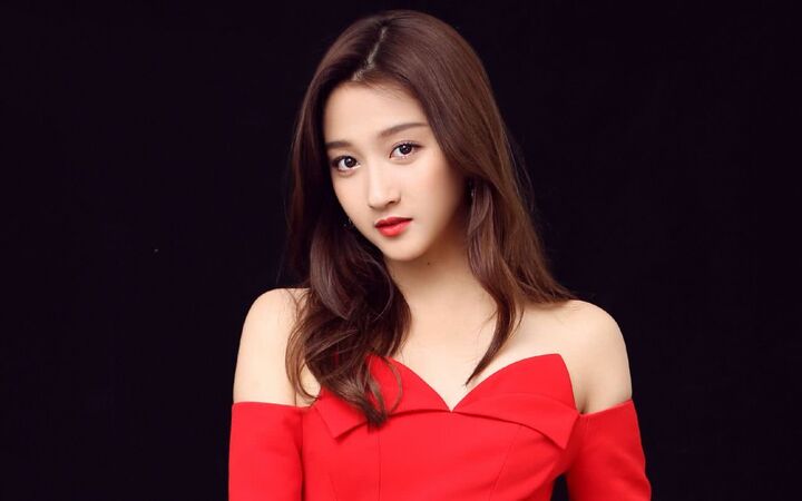 原来关晓彤这么保守,怪不得鹿晗宠!大牌女明星改深v