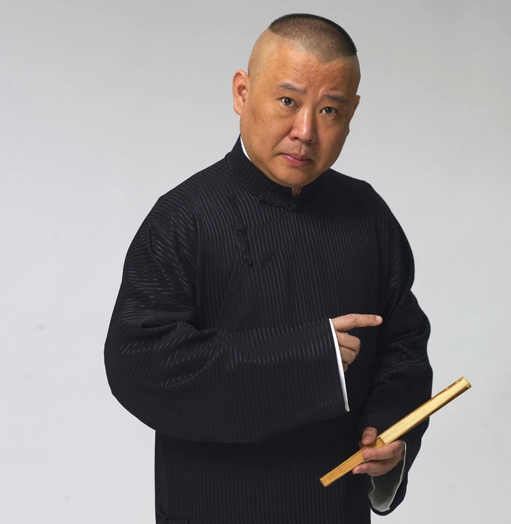 杨幂称自己是郭德纲的铁杆"钢丝",拥吻照被曝光!视频