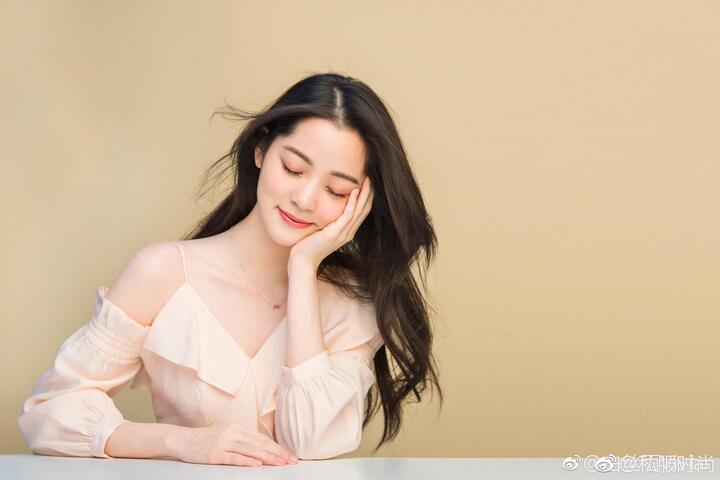 欧阳娜娜广告花絮,粉嫩的小姐姐,虽然演技一般,但是颜值确实很美