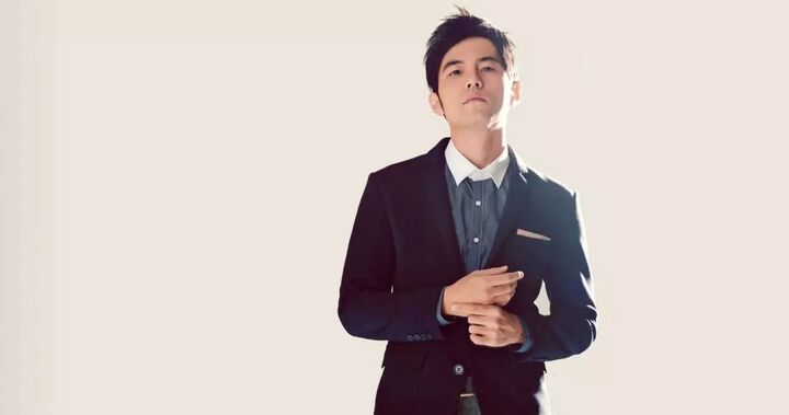 "我喜欢周杰伦,他非常有才华,可以自己作曲填词,比较全面的明星歌手.
