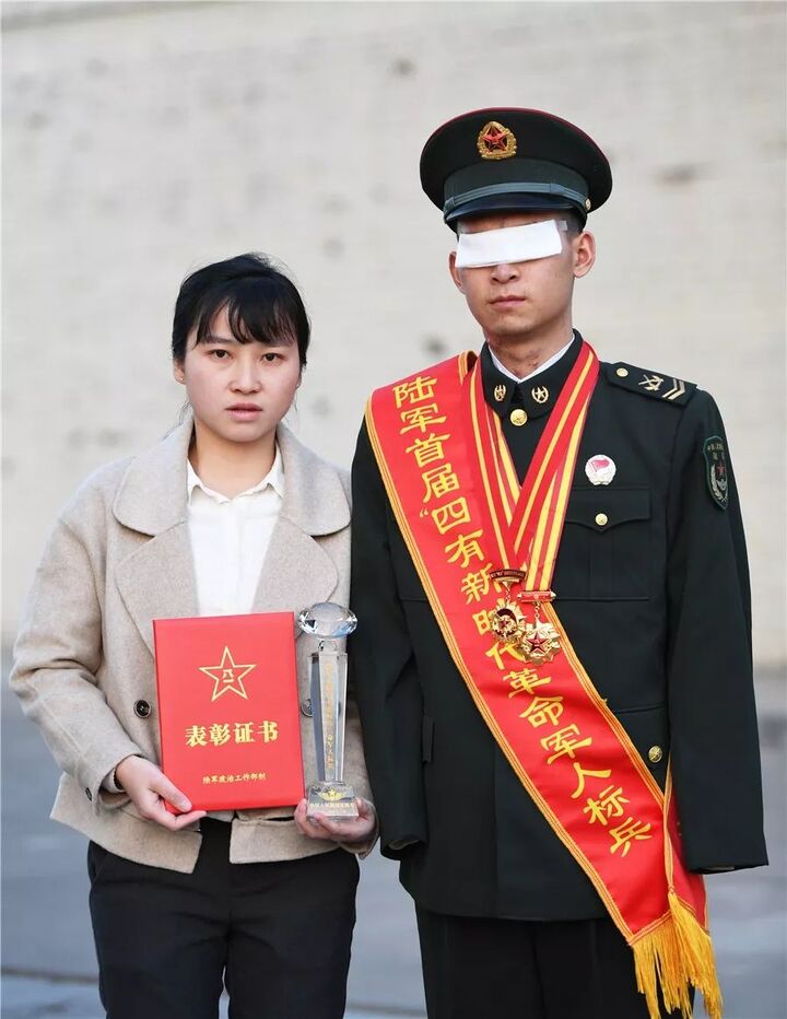 无上光荣!陆军举行首届"四有"新时代革命军人标兵颁奖