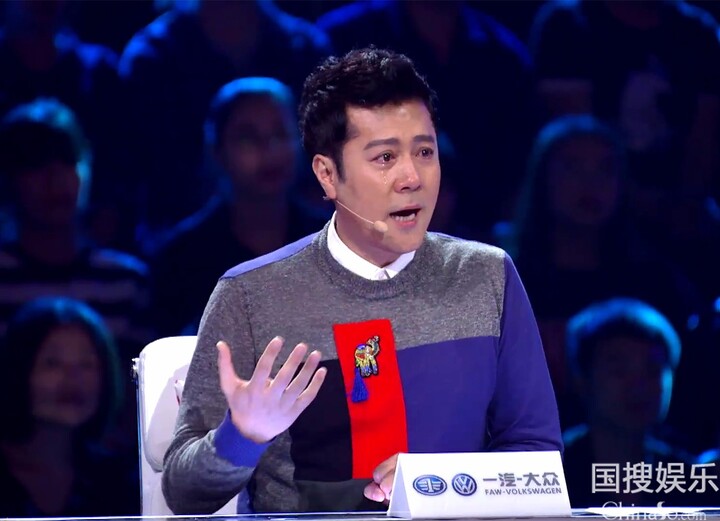 清华学霸艺术团献唱《我爱你中国》 蔡国庆泣不成声