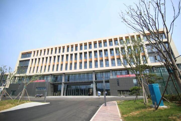 威海一中新校区全部建筑单体通过验收
