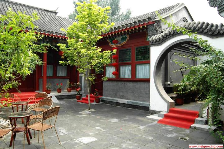 北京能住四合院的人,到底有多有钱,去他的私人车库看