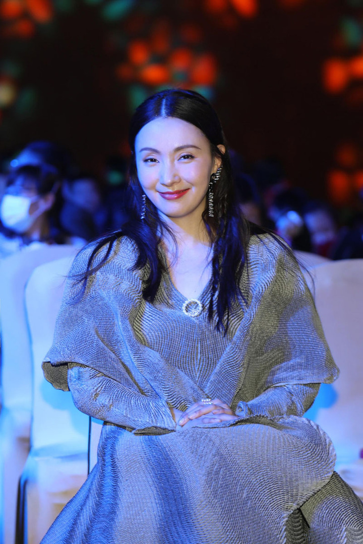 小陶虹笑靥如花活动照高清图片