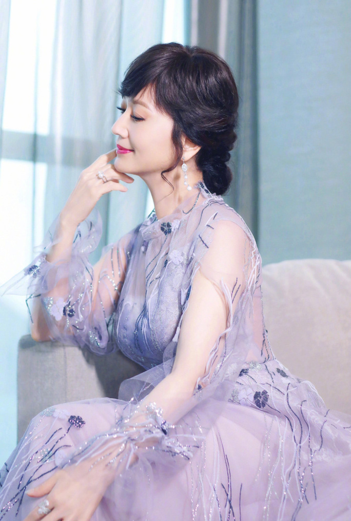 赵雅芝图片 赵雅芝纱裙礼服性感图片
