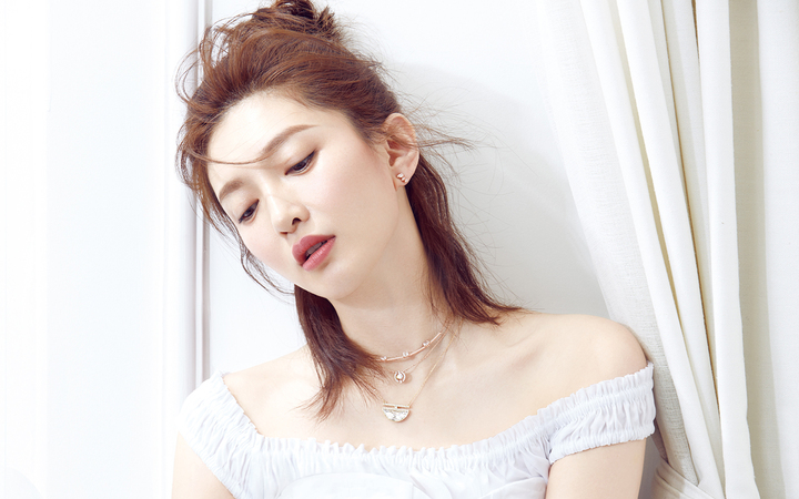 上一张 下一张 标签: 简介 气质女星江疏影靓丽写真高清桌面壁纸