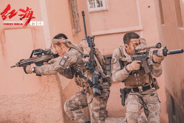 比较《红海行动》与《战狼2》,相互借鉴更重要