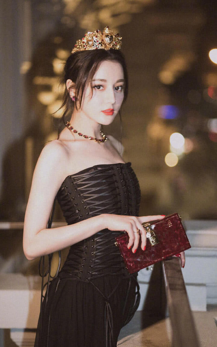 迪丽热巴性感的精灵