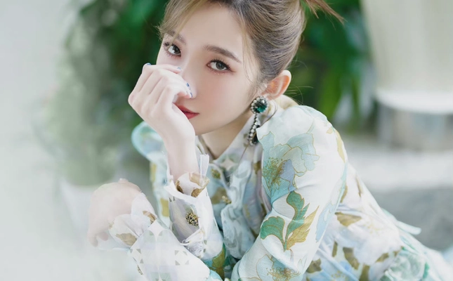 孟美岐仙气蓝裙写真图片壁纸